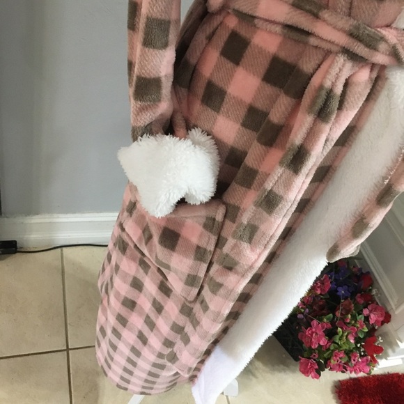 Pajama Mania checkered Robe, Size Small - Picture 7 of 11